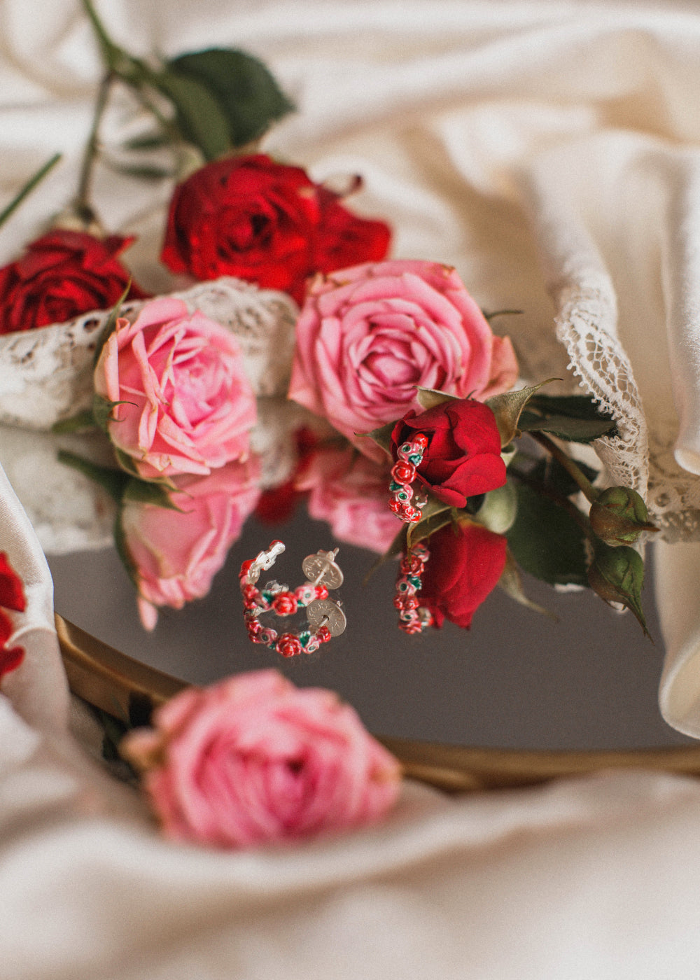 Descubre la Inspiración detrás de los Pendientes Frida Kahlo: Un Viaje a través de su Vida y Arte