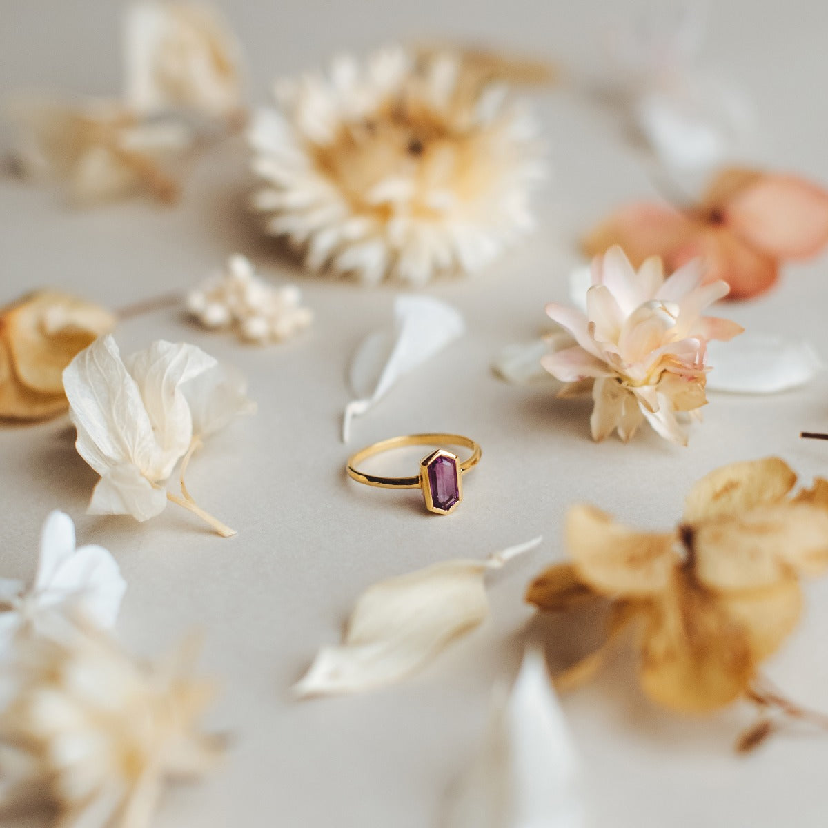 Anillo de oro Greta - Camomile Bouquet x Vanagloria