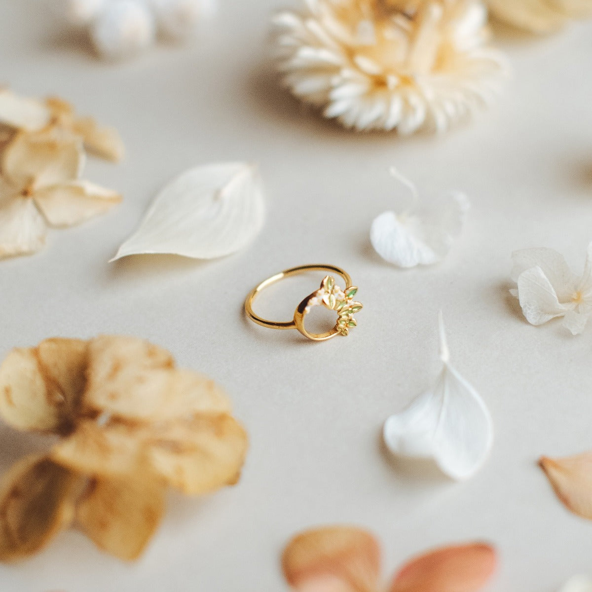 Joyas Artesanales Anillo Anne Oro / Vanagloria - Camomile Bouquet