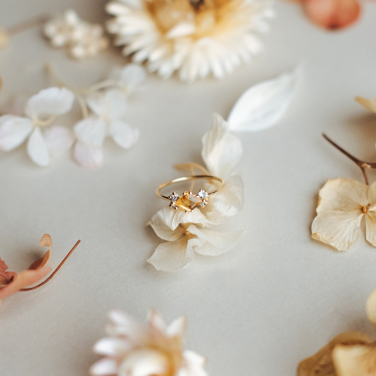 Joyas Artesanales Anillo de oro Aura / Vanagloria - Camomile Bouquet