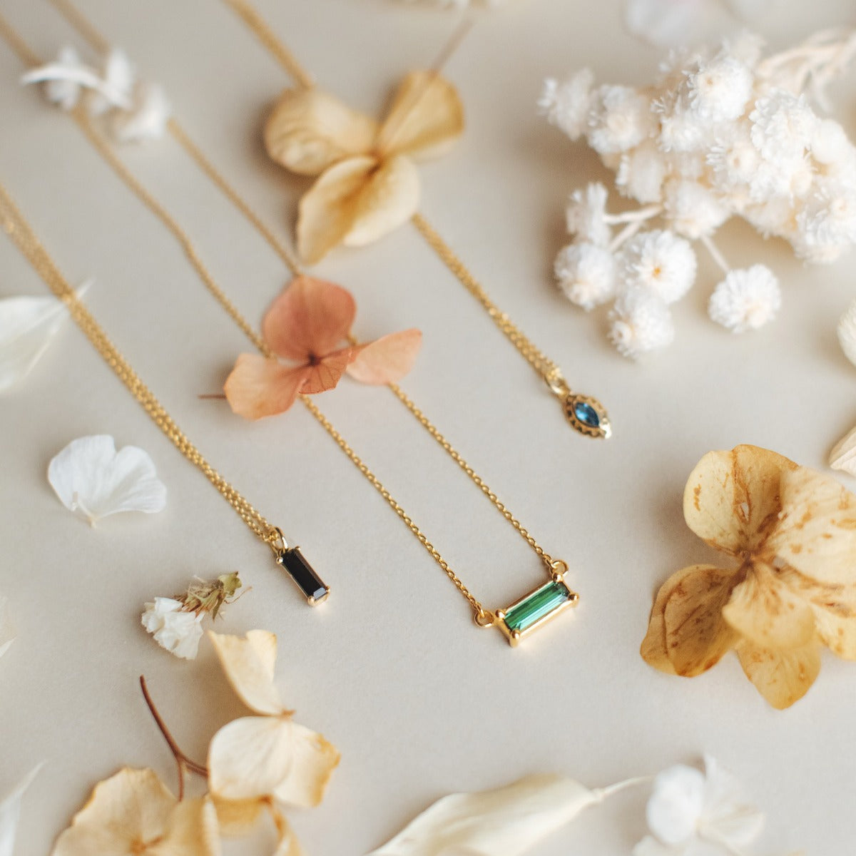 Joyas Artesanales Colgante Oro y Piedras