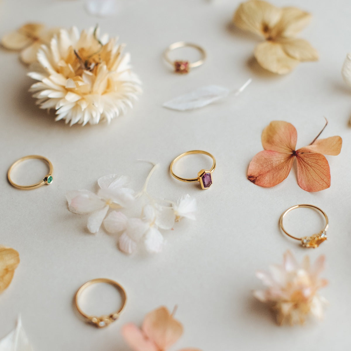 Anillo de oro Leonor Vanagloria Joyas