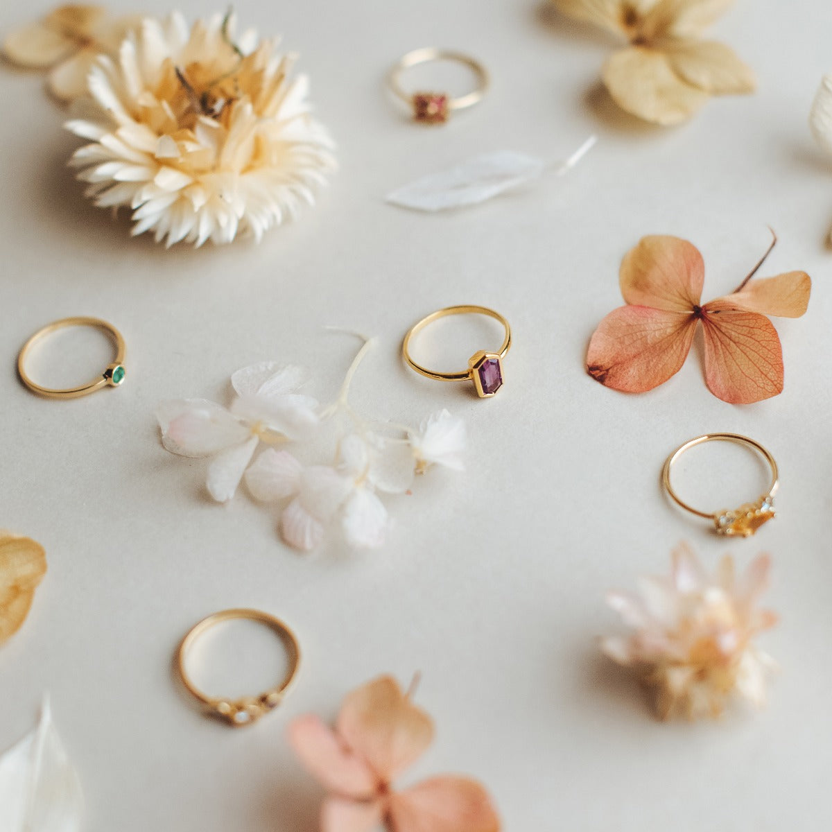 Anillo de oro Greta - Camomile Bouquet x Vanagloria