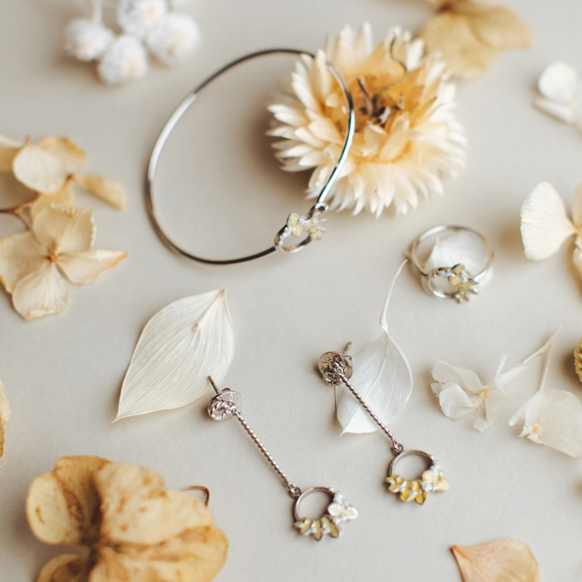 Joyas Artesanales Conjunto Plata Anne Vanagloria - Camomile Bouquet