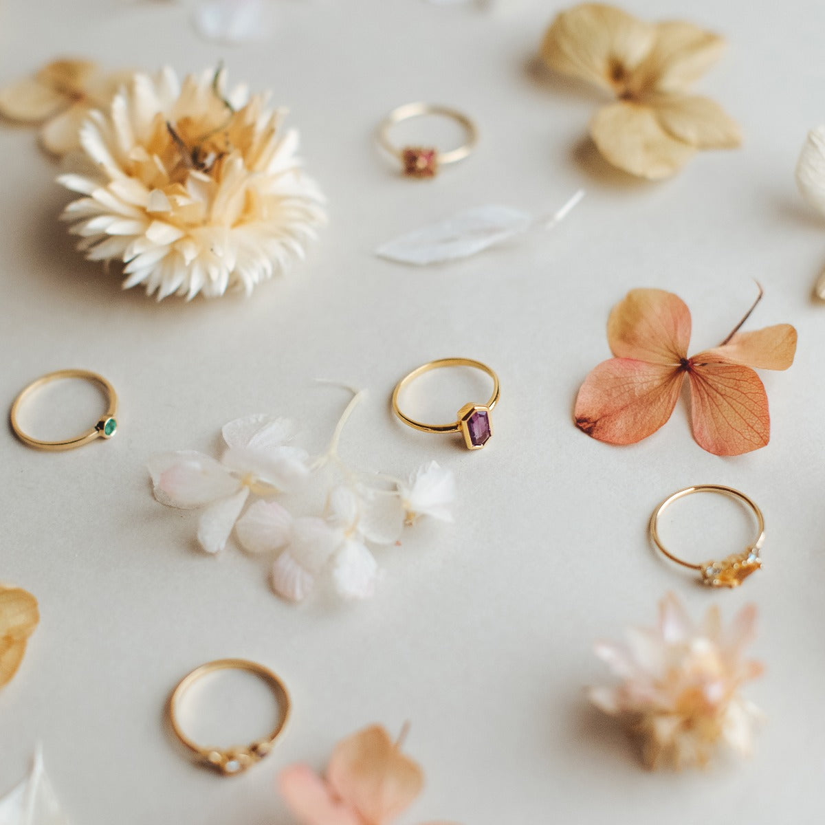 Joyas Artesanales Anillos Oro y Piedras Vanagloria - Camomile Bouquet