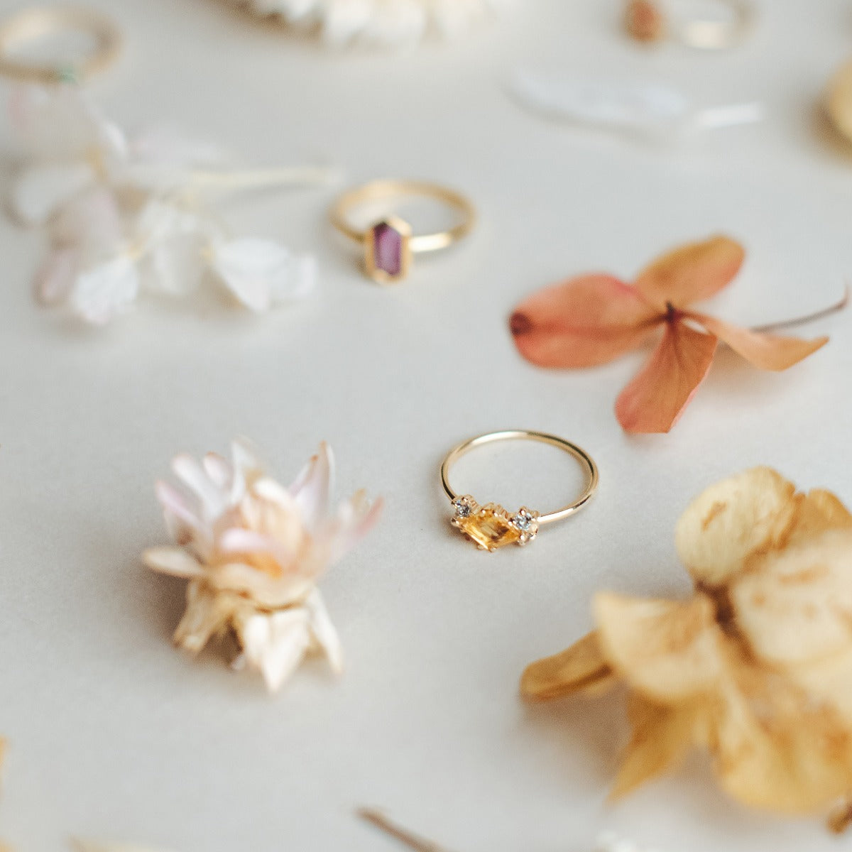 Joya Artesanal Anillo de oro Aura / Vanagloria - Camomile Bouquet