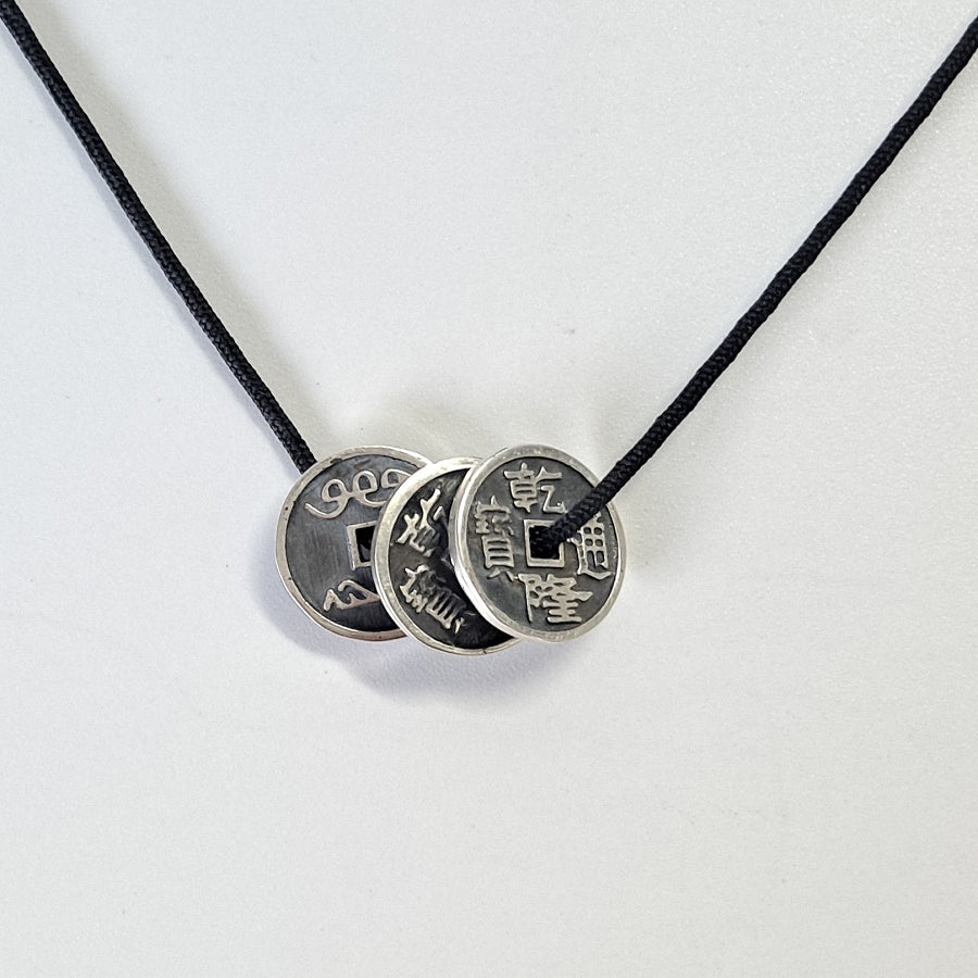 Colgante 3 Monedas I Ching con cordón